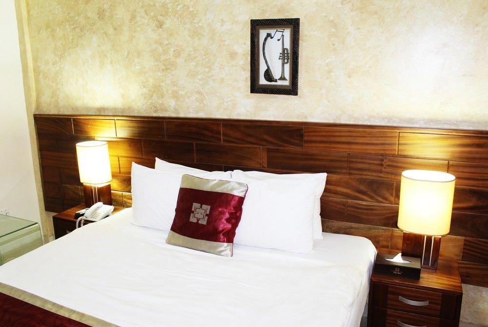 Airport West Hotel Аккра Экстерьер фото