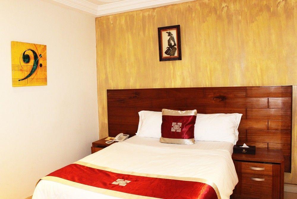 Airport West Hotel Аккра Экстерьер фото
