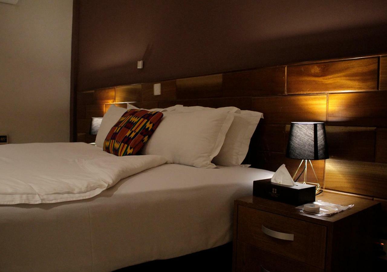 Airport West Hotel Аккра Экстерьер фото