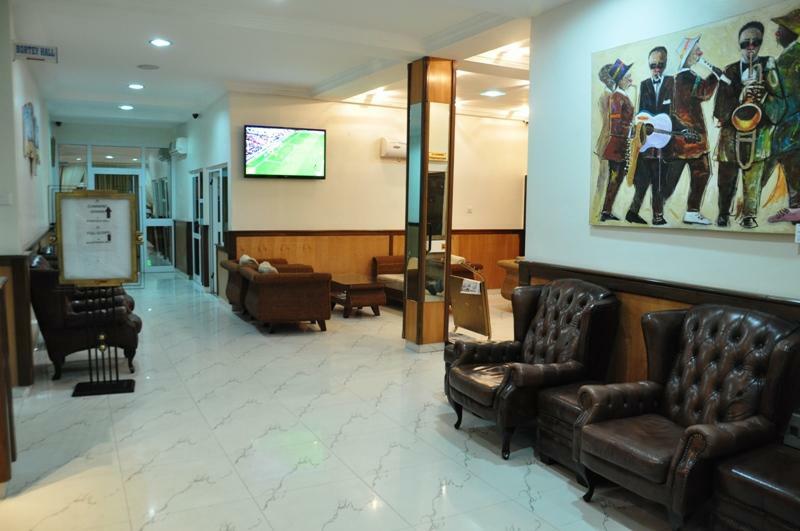 Airport West Hotel Аккра Экстерьер фото